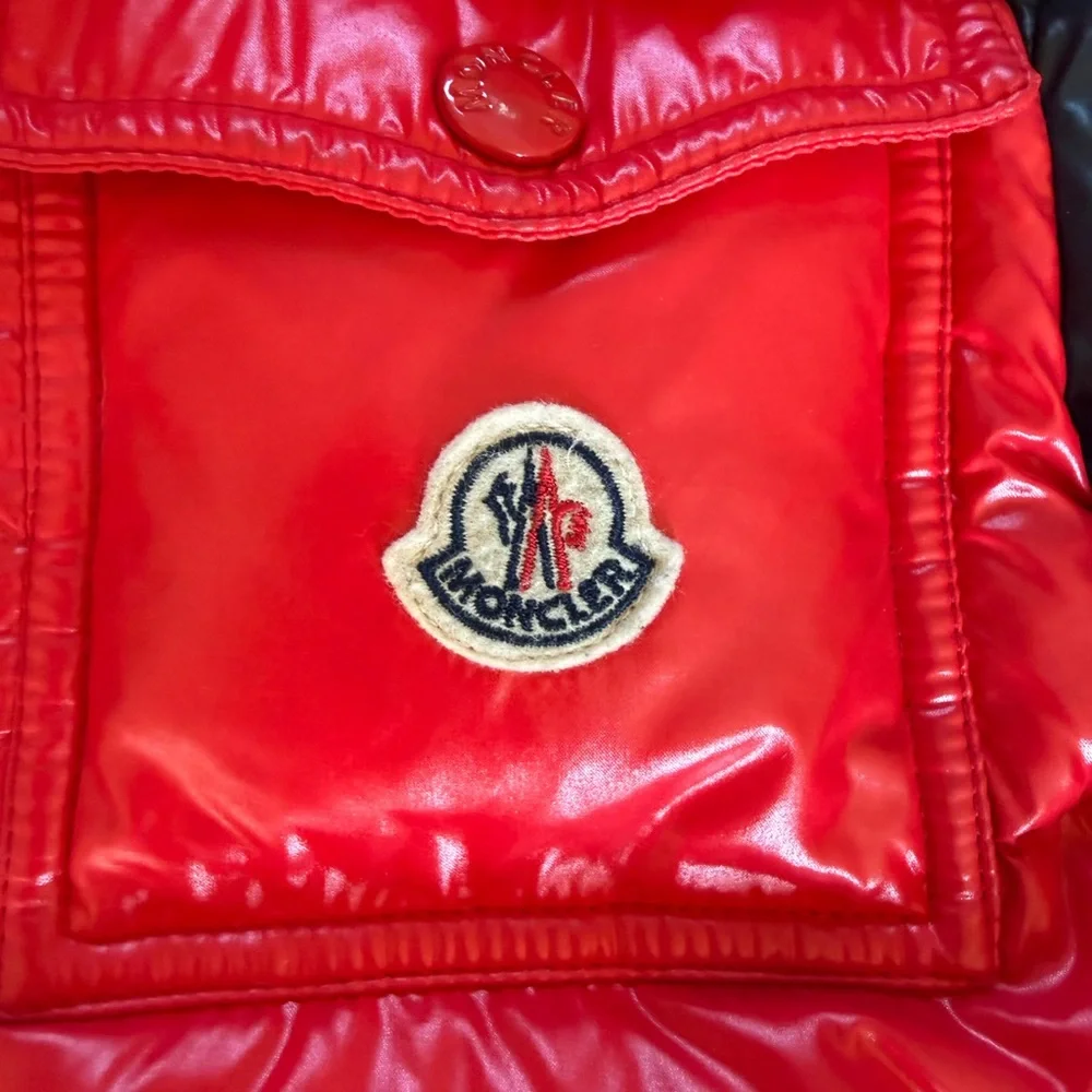 Moncler Boys Down Jacket in red size 6